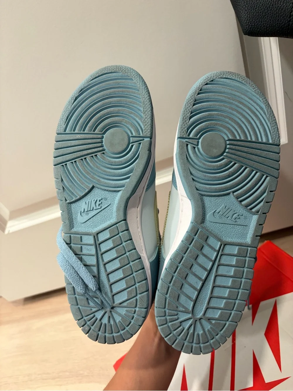 Nike Kids Low-Top Sneakers in Light Blue and Creamy Yellow Swoosh